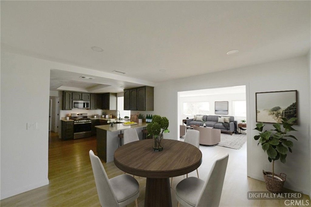 Image 8 of property listing at 16385 Nosoni Road, Apple Valley, CA 92307
