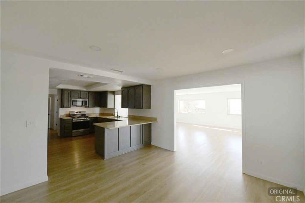 Image 9 of property listing at 16385 Nosoni Road, Apple Valley, CA 92307
