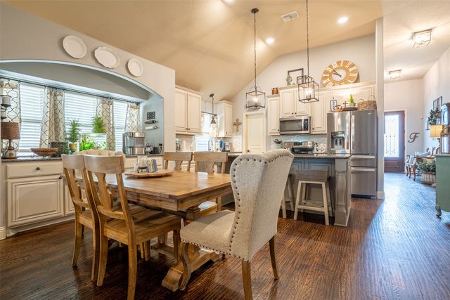 617 Fox Creek Trail, Fort Worth, TX 76131