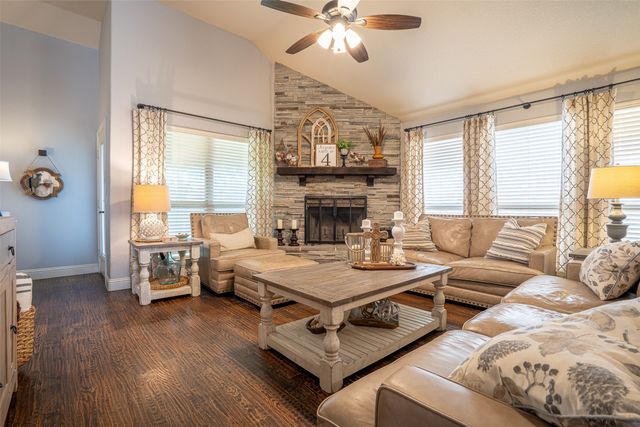 617 Fox Creek Trail, Fort Worth, TX 76131