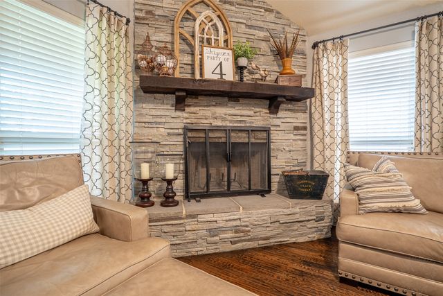 617 Fox Creek Trail, Fort Worth, TX 76131