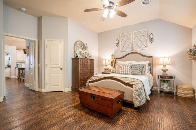 617 Fox Creek Trail, Fort Worth, TX 76131