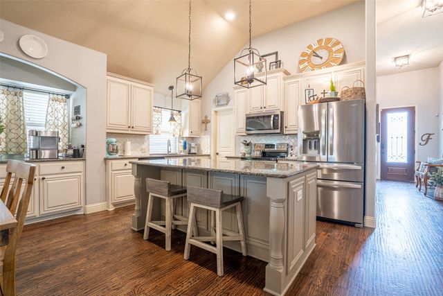 617 Fox Creek Trail, Fort Worth, TX 76131