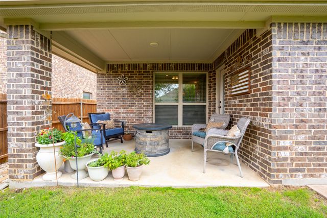 617 Fox Creek Trail, Fort Worth, TX 76131