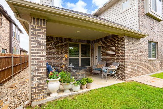 617 Fox Creek Trail, Fort Worth, TX 76131