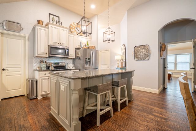 617 Fox Creek Trail, Fort Worth, TX 76131