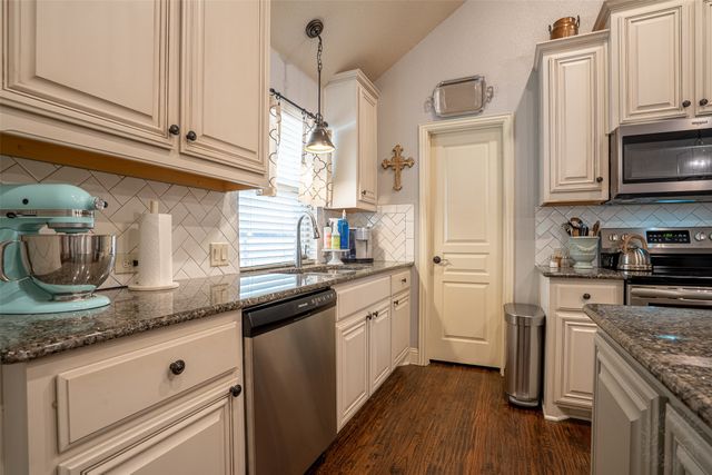 617 Fox Creek Trail, Fort Worth, TX 76131