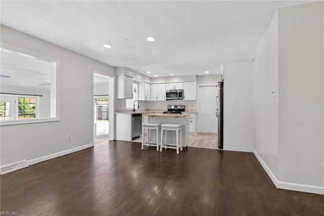 513 Corapeake DR, Chesapeake, VA 23322
