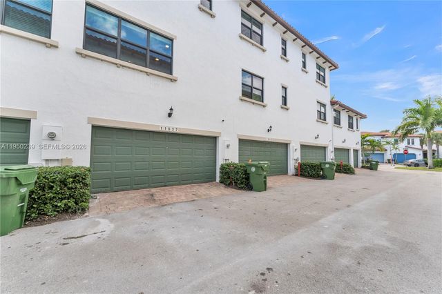 11537 SW 13th Ct, Pembroke Pines, FL 33025