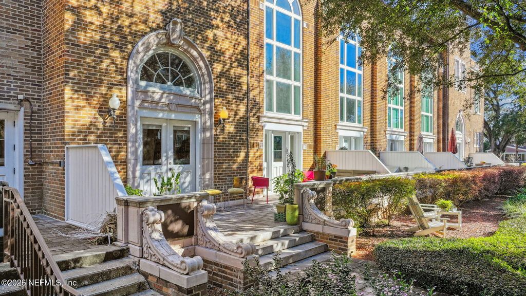 2525 COLLEGE Street 1115, Jacksonville, FL 32204