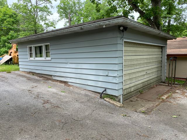 5003 White Oak Lane, Valparaiso, IN 46383