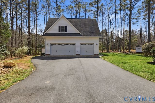 2604 E Maple Grove Ln, Powhatan, VA 23139