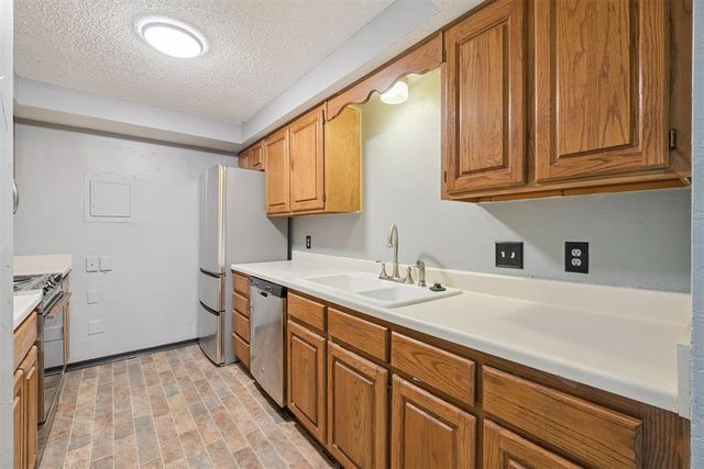 11120 Stratford Drive 220, Oklahoma City, OK 73120