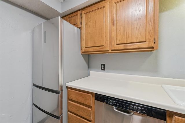 11120 Stratford Drive 220, Oklahoma City, OK 73120