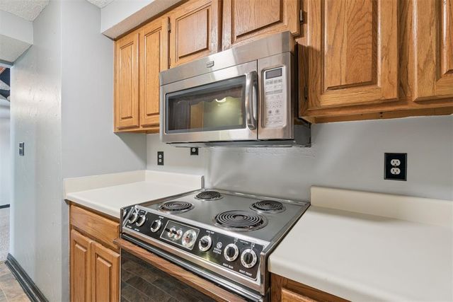 11120 Stratford Drive 220, Oklahoma City, OK 73120