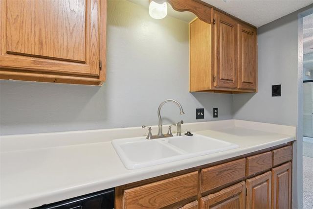 11120 Stratford Drive 220, Oklahoma City, OK 73120