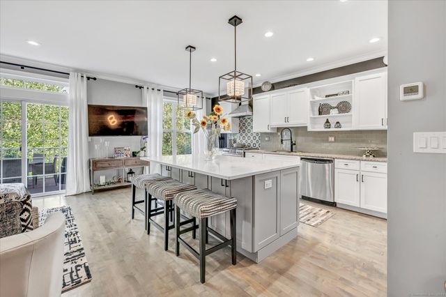 24 Ridgewood Drive 24, Middlebury, CT 06762