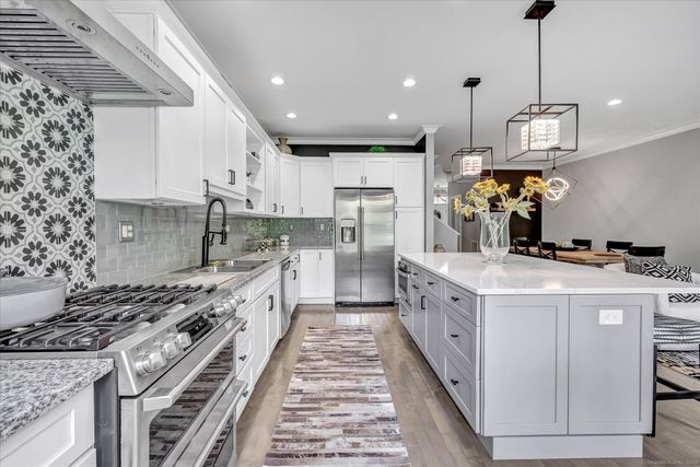 24 Ridgewood Drive 24, Middlebury, CT 06762