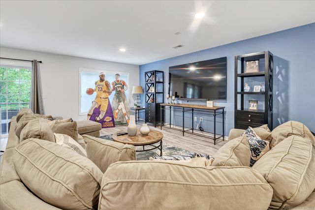 24 Ridgewood Drive 24, Middlebury, CT 06762