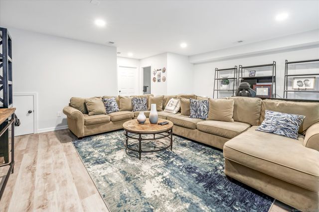 24 Ridgewood Drive 24, Middlebury, CT 06762