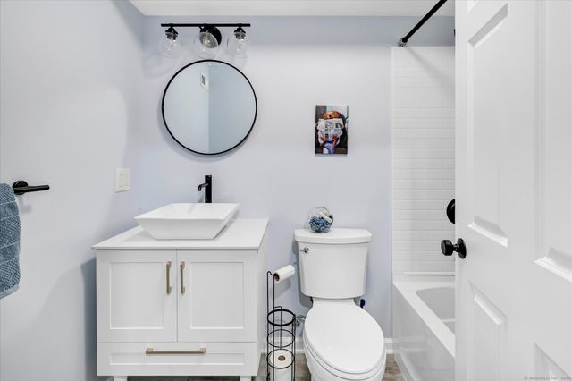 24 Ridgewood Drive 24, Middlebury, CT 06762