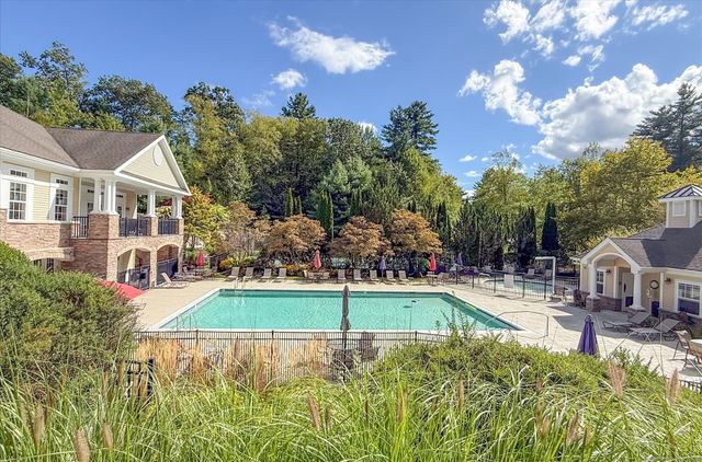 24 Ridgewood Drive 24, Middlebury, CT 06762