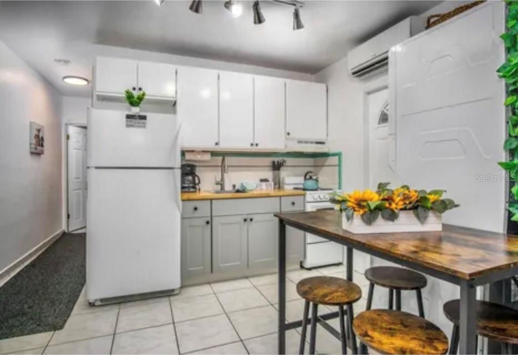 Image 24 of property listing at 1119 SIMONTON STREET A1, A2, C1, Key West, FL 33040