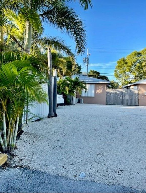 Image 44 of property listing at 1119 SIMONTON STREET A1, A2, C1, Key West, FL 33040