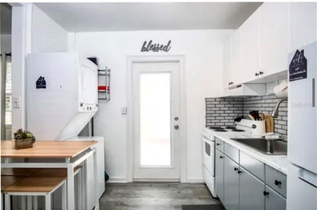 Image 8 of property listing at 1119 SIMONTON STREET A1, A2, C1, Key West, FL 33040