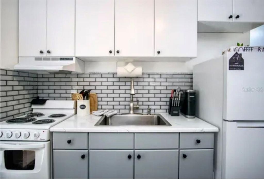 Image 9 of property listing at 1119 SIMONTON STREET A1, A2, C1, Key West, FL 33040