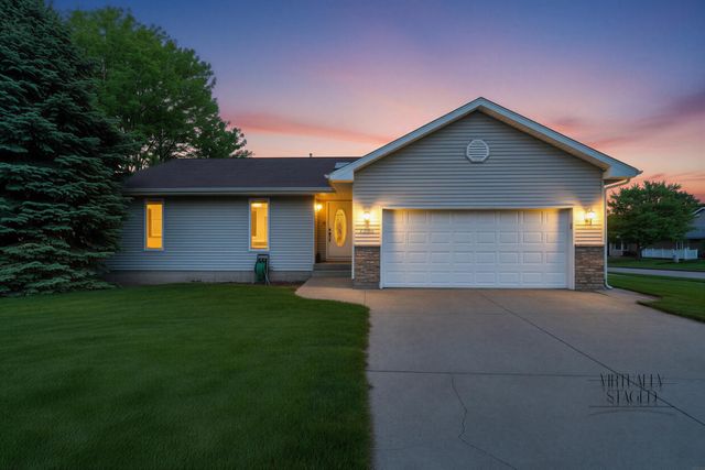 4703 Pizarro Court, Cedar Falls, IA 50613