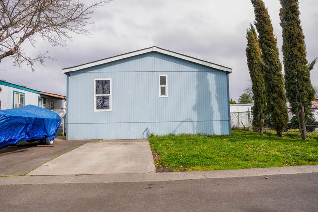 2622 Falcon Street SPC 75, White City, OR 97503