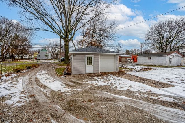 157 E Ohio Avenue, Sebring, OH 44672