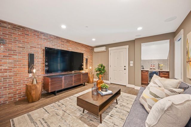 3613 Crocker Dr, Sacramento, CA 95818