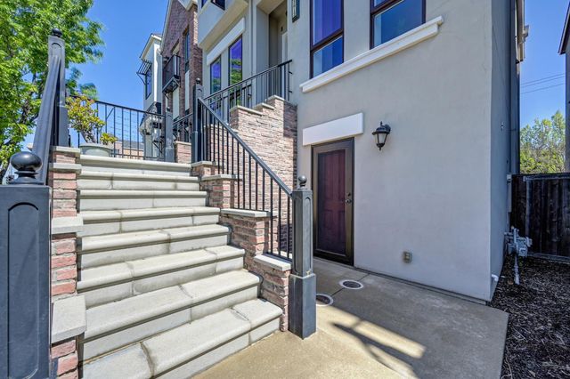 3613 Crocker Dr, Sacramento, CA 95818