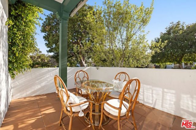 2032 Holmby Avenue, Los Angeles, CA 90025