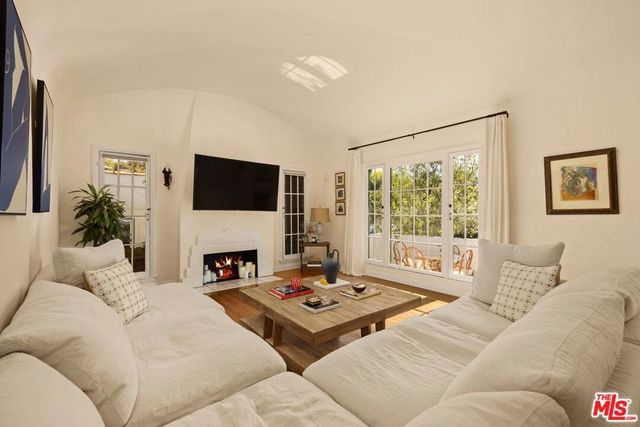 2032 Holmby Avenue, Los Angeles, CA 90025