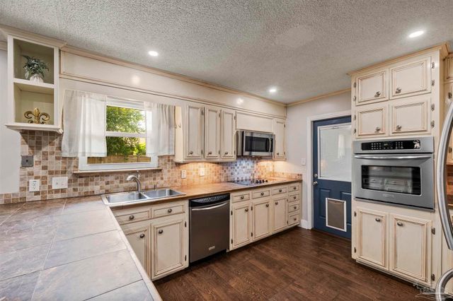 3815 Durango Dr, Pensacola, FL 32504