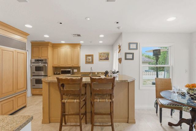 646 N Tara Ln, Wichita, KS 67206