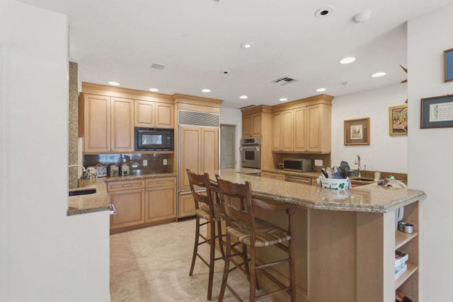 646 N Tara Ln, Wichita, KS 67206