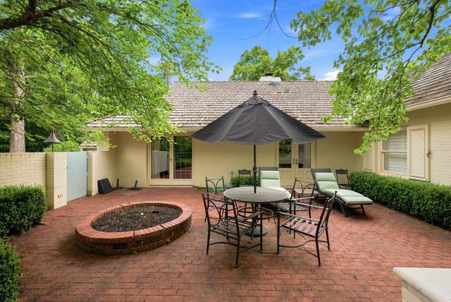 646 N Tara Ln, Wichita, KS 67206