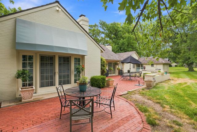 646 N Tara Ln, Wichita, KS 67206