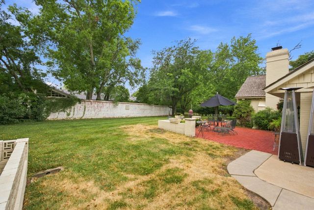 646 N Tara Ln, Wichita, KS 67206