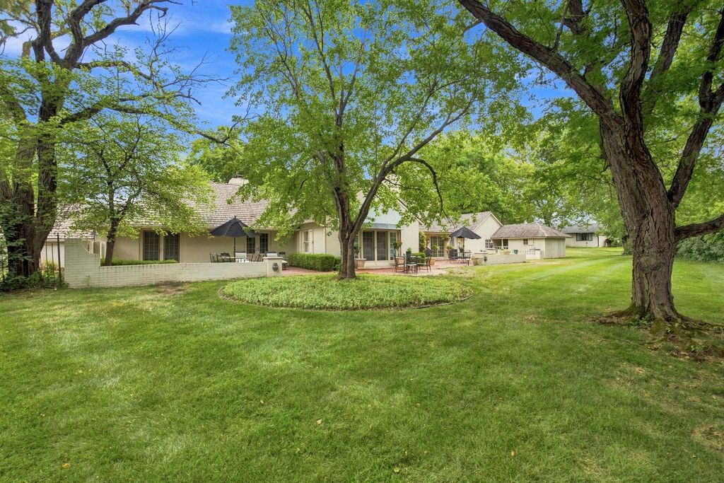 646 N Tara Ln