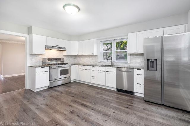 7700 Garden Lane, Justice, IL 60458