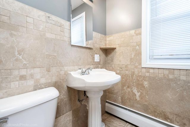7700 Garden Lane, Justice, IL 60458