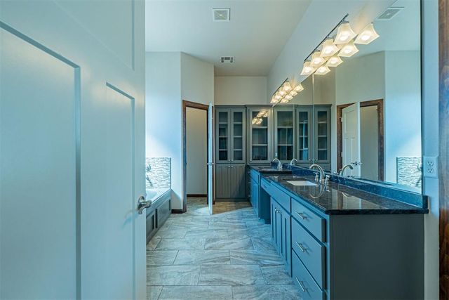 6140 Oxnard Street, Edmond, OK 73034