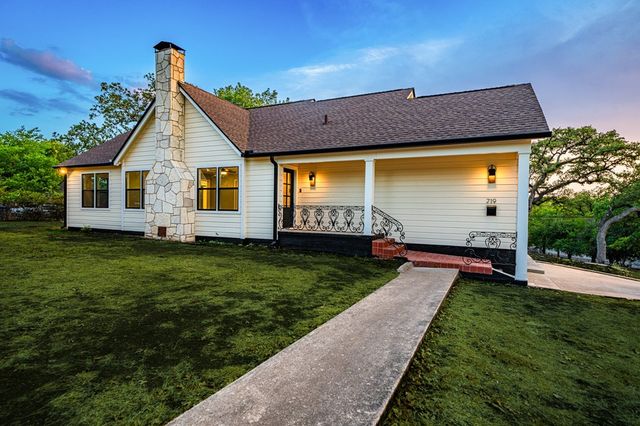 719 W Main, Kerrville, TX 78028