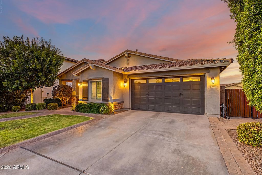 2526 E TONTO Drive, Gilbert, AZ 85298 — photo 3