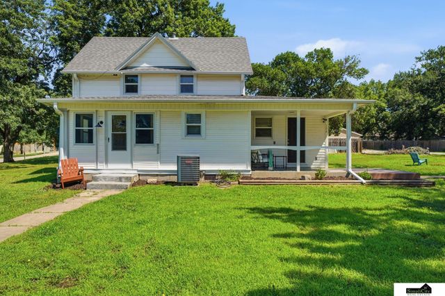 104 W 5th Street, Hickman, NE 68372